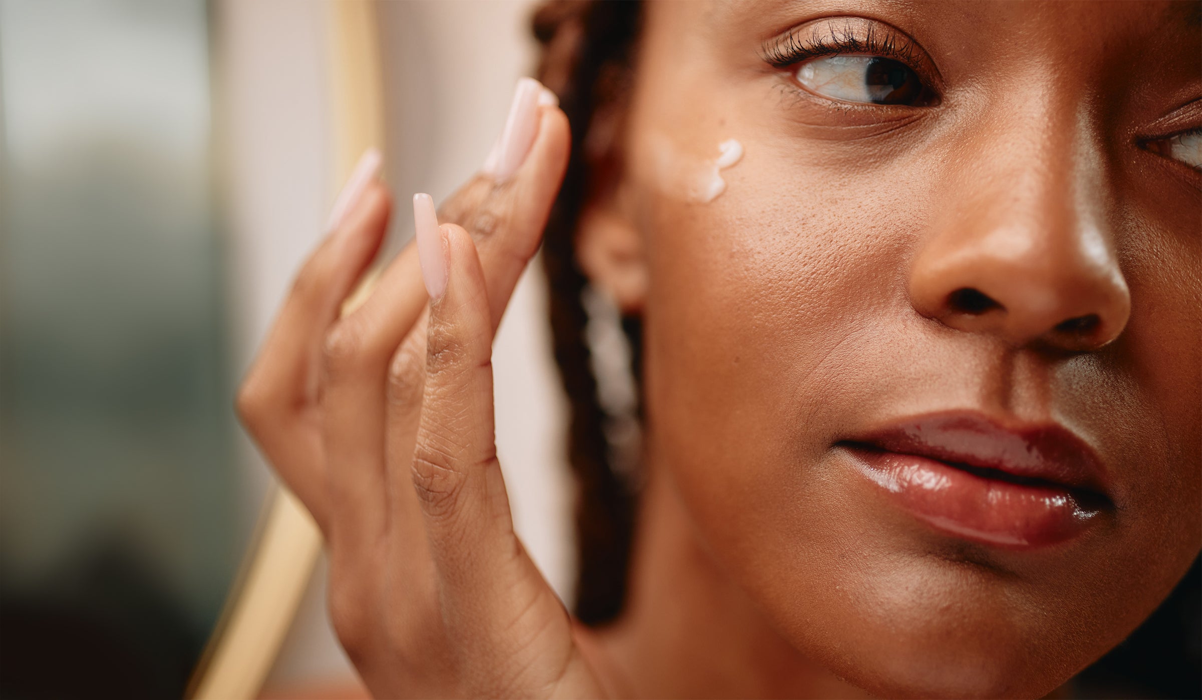 woman putting tailored retinoid on her face 